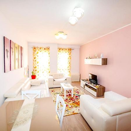 Happy Stories' Apartment In City Centre Shkodër Exteriör bild